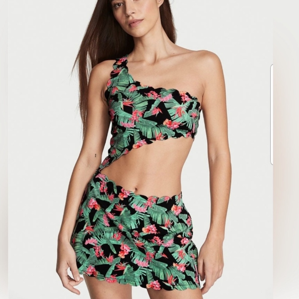 New Victoria’s Secret Elegant Floral Scallop Style Swim Dress Size XS